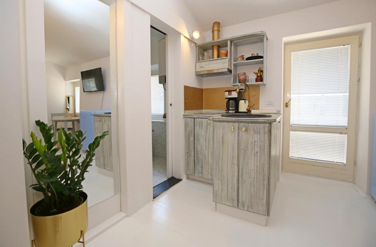 Swan City Apartment & Room 시베니크 외부 사진